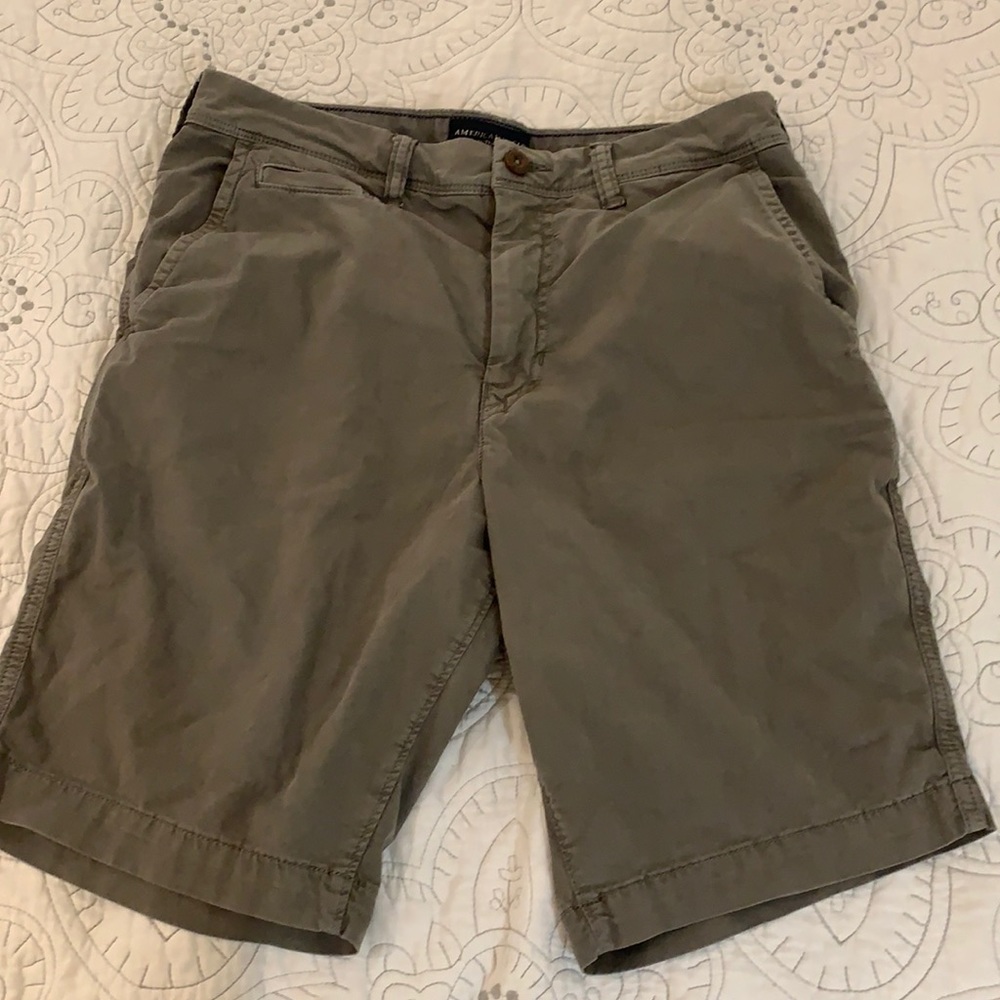 Men’s Army green American Eagle shorts